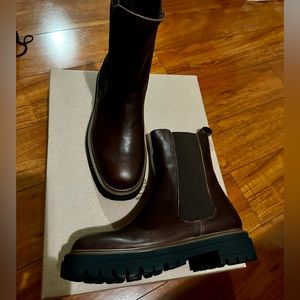 🔥BRAND NEW🆕🔥Leather Chelsea Boot